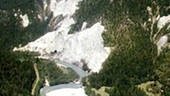 Flimser Bergsturz - Durchbruchstal: Der Fluss bildet Schleifen, stößt dabei auf Prallhänge und umfließt Gleithänge. (Foto: SWR - Screenshot aus der Sendung)