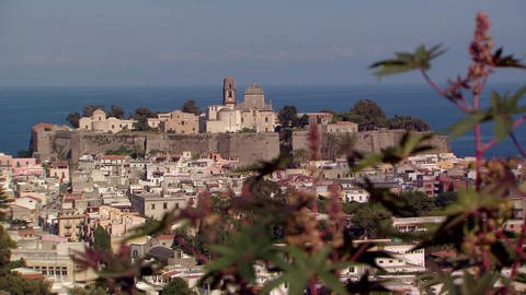 Blick auf die Stadt Lipari.