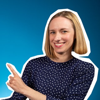 Presenterin der Folge zu Parallelogramm und Trapez im kolleg24 Mathematik