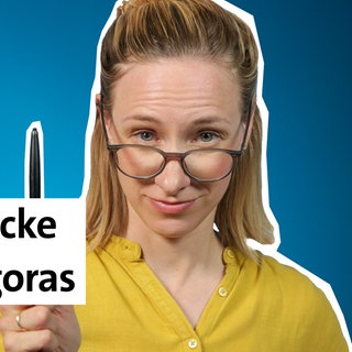 Presenterin der Folge zu rechtwinkligen Dreiecken und dem Satz des Pythagoras im kolleg24 Mathematik