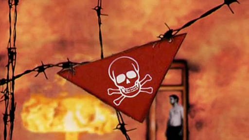 Zeichnung eines Totenkopf-Zeichens mit einem Atompilz und einem Mann im Hintergrund. (Foto: SWR/Mosaic Films – Screenshot aus der Sendung)