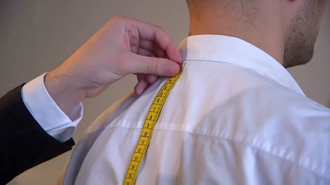 Sujetbild aus dem Film: Sakko schneidern