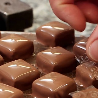 Sujetbild aus dem Film: Pralinen machen