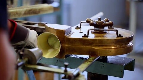 Sujetbild aus dem Film: Waldhorn bauen