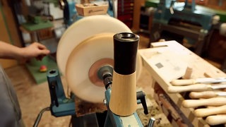 Sujetbild aus dem Film: Pfeffermühle drechseln