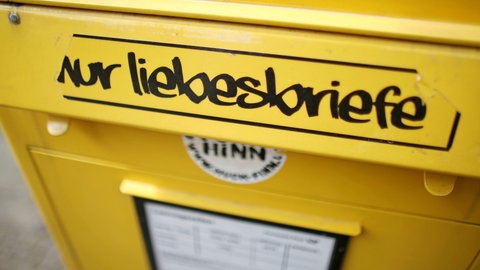 Ein Briefkasten mit der Aufschrift: 