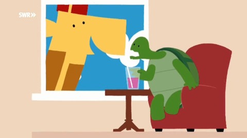 Eine Giraffe redet mit einer Schildkröte durch das Fenster.