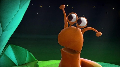 Animationsfilm: Kleine Schnecke schaut erschrocken.