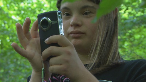 Sophie mit Kamera (Foto: Hardy Ottersbach)