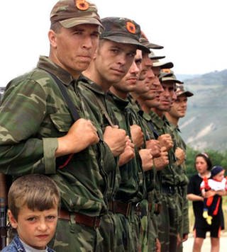 UÇK-Kämpfer im Jahre 1999 (Foto: dpa)