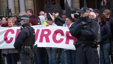 Belfast: Marsch von Protestanten (Foto: SWR - Screenshot aus der Sendung)