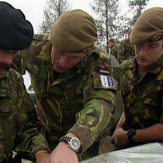 3 Soldaten der SFOR-Truppe (Foto: SWR – Screenshot aus der Sendung)