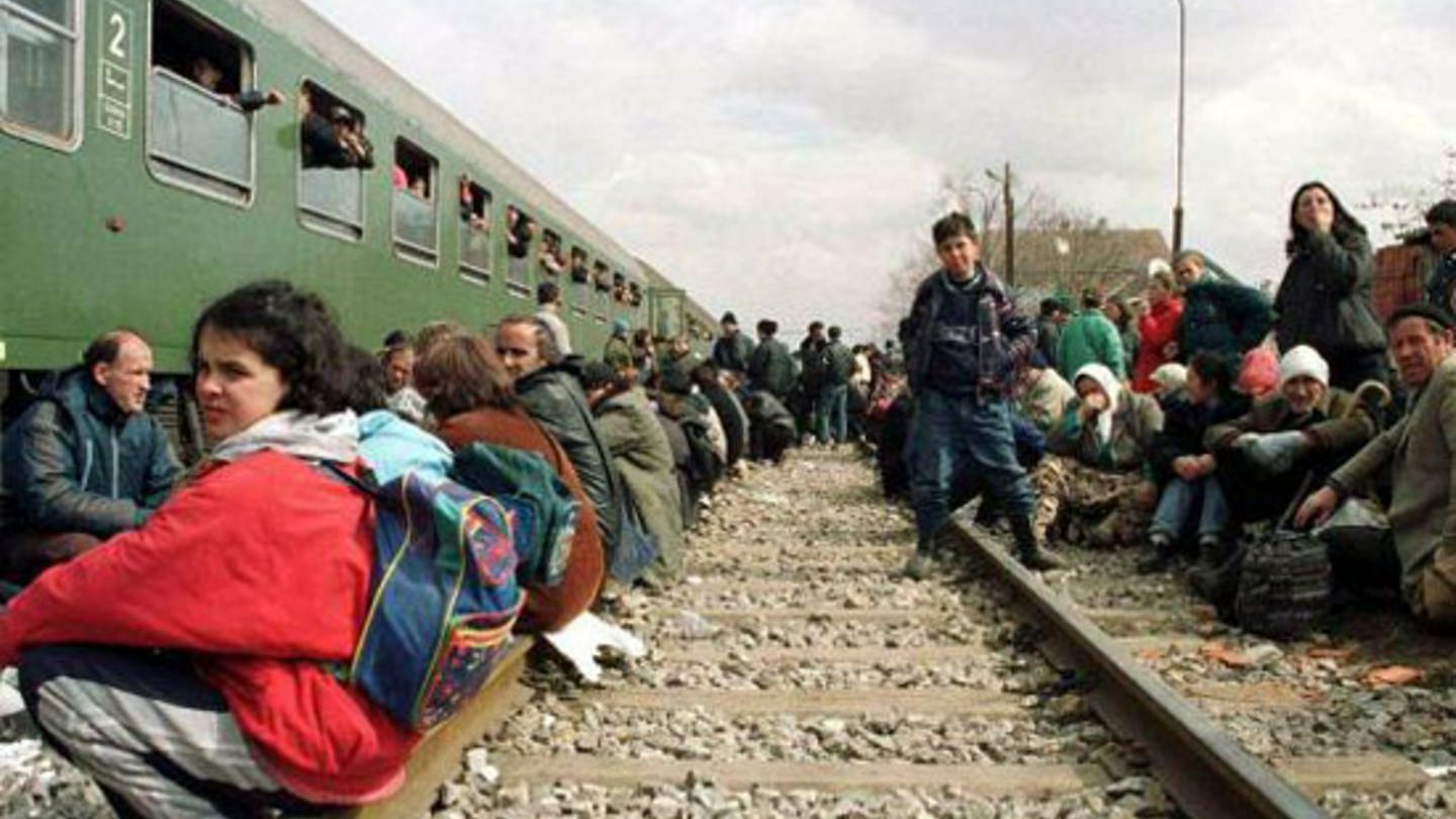 Kosovo-Albaner warten auf ihren Abtransport (Foto: dpa)