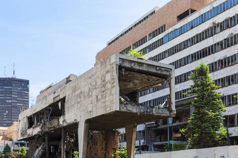 Ruinen eines ehemaligen Regierungsgebäudes