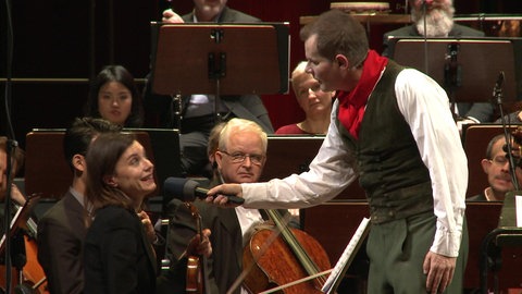 Malte Arkona interviewt Mila Georgieva. (Foto: SWR – Screenshot aus der Sendung)