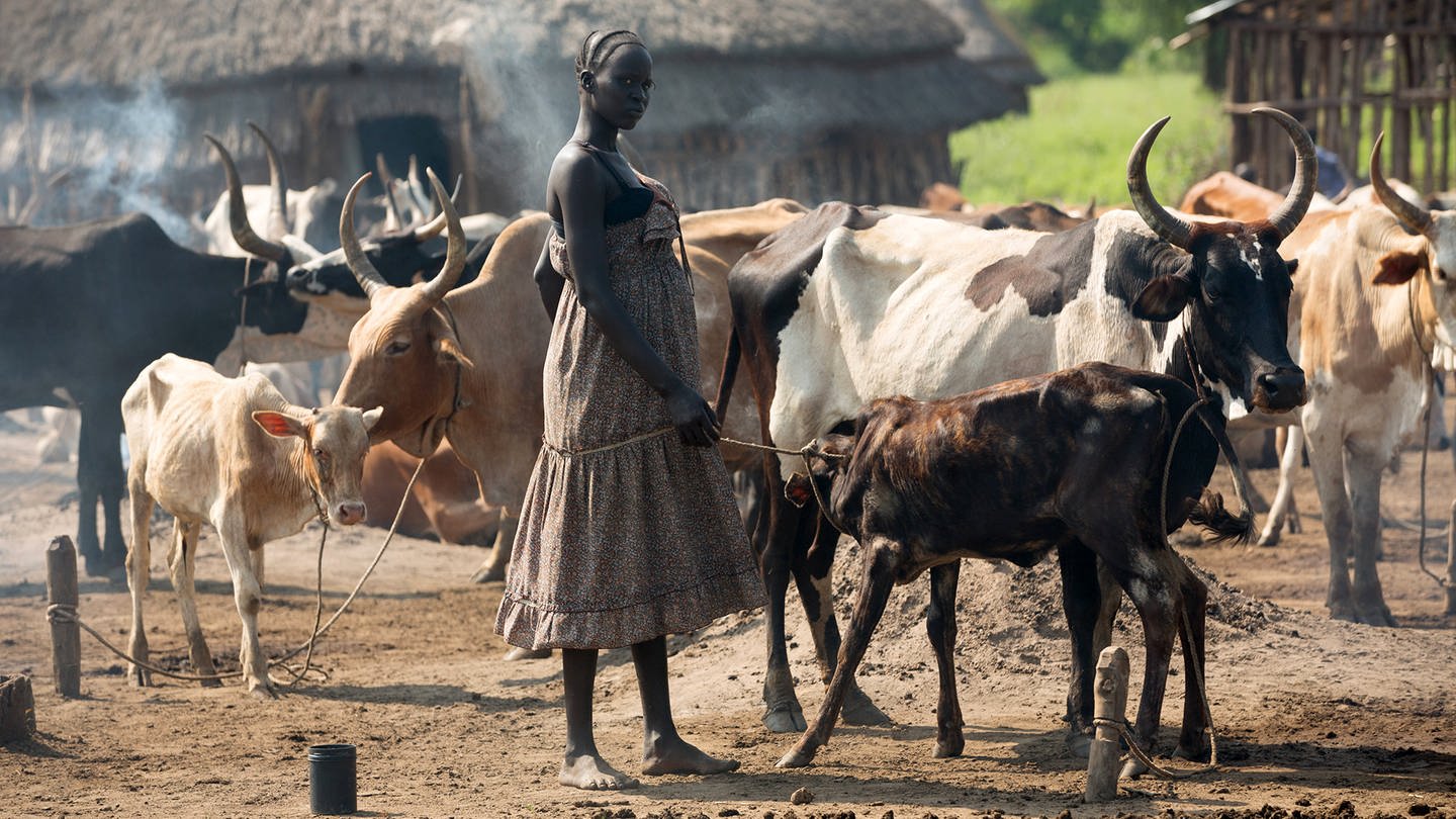 Viehzüchterin in Äthiopien (Foto: IMAGO / Stefan Trappe)