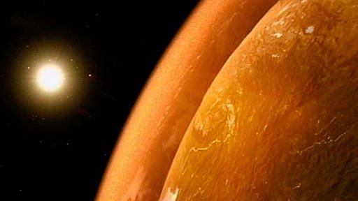 Der Erdausschnitt, rechts, sowie die umgebende Atmosphäre sind orange-rot eingefärbt. Links Sonne vor dunklem Weltall. (SWRWDR – Print aus der Sendung) (Foto: SWR - Screenshot aus der Sendung)