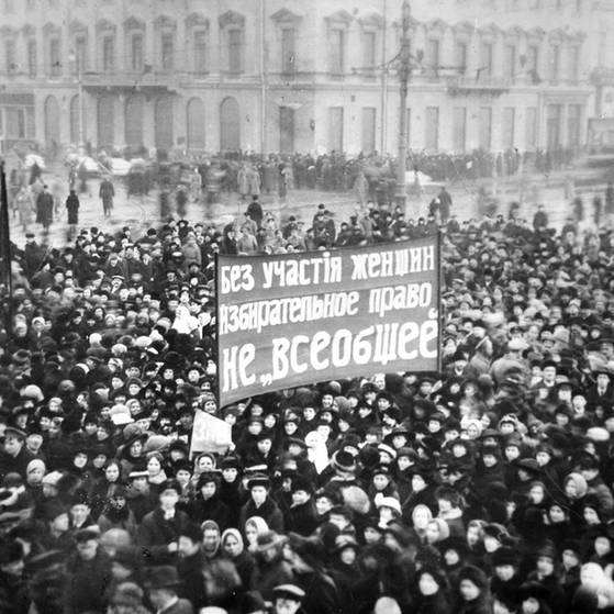 Demonstration von Arbeiterinnen und Arbeitern (Foto: Imago, Russian Look)