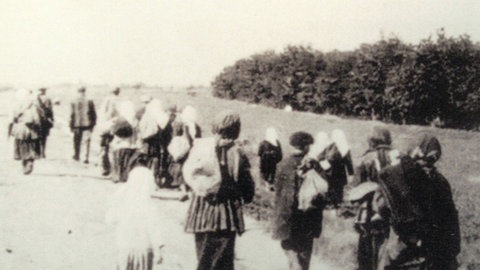 Menschen, die vor der Hungersnot in der Ukraine fliehen