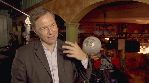 Gunnar Dedio am Set.