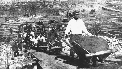 Russische Bauern (Kulaken) müssen im Gefangenenlager (Gulag) arbeiten, 1930