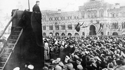 Lenin bei einer Festrede