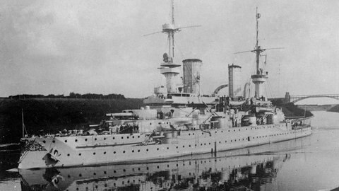 Kriegsschiff SMS Kaiser Wilhelm II. in Kiel, 1914