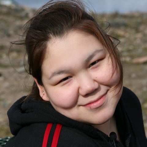 Eine junge Frau blickt freundlich lächelnd in die Lamera (Foto: Simone Heineck und Dorothea Künzig)