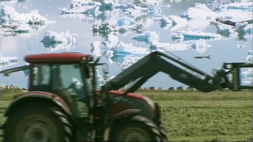 Traktor vor Eisschollen (Foto: SWR - Screenshot aus der Sendung)