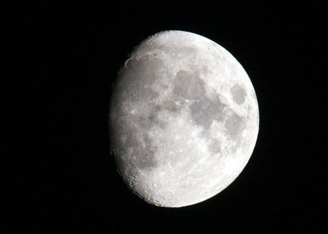 Der Mond am Nachthimmel (Foto: colourbox.​com)