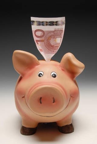 Sparschwein mit 10 Euro-Schein