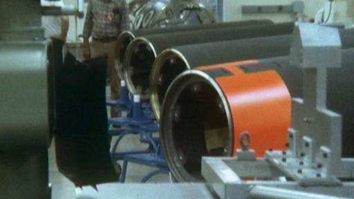 Pershing II Raketen in Fabrikhalle Rüstungskonzern