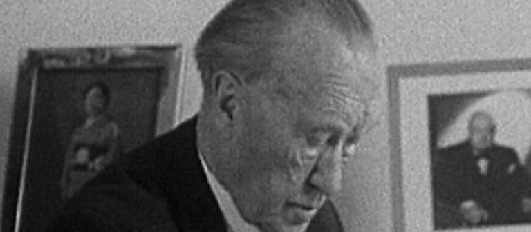 schwarz weiß Bild von Konrad Adenauer (Foto: SWR – Screenshot aus der Sendung)