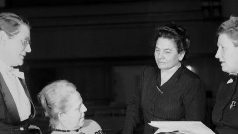 Friederike Nadig, Elisabeth Selbert, Helene Wessel und Helene Weber.