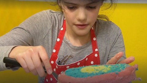 Schau in meine Welt: Pia backt gerne Torten.