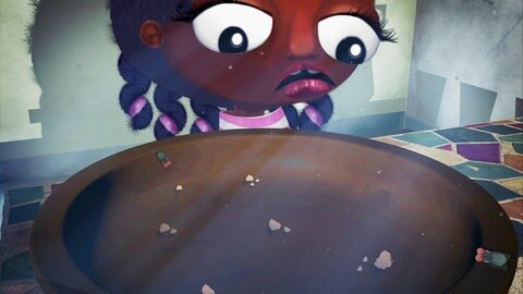 Juliane vor einem leeren Teller.