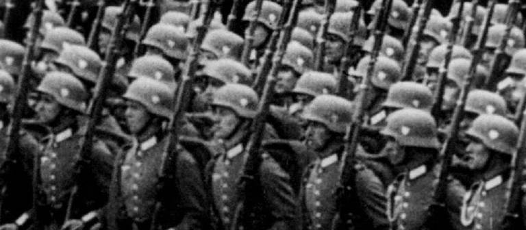 schwarz weiß Bild von Soldaten (Foto: SWR – Screenshot aus der Sendung)