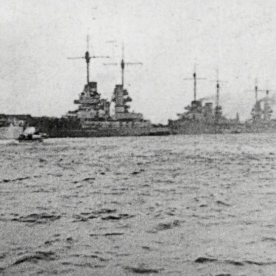 Kriegsschiffe (Foto: SWR – Screenshot aus der Sendung)