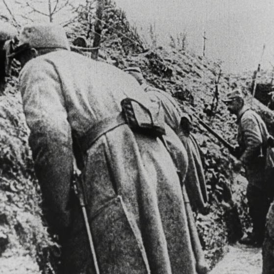 Soldaten im Schützengraben (Foto: SWR – Screenshot aus der Sendung)