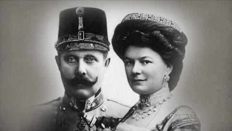 Historisches schwarz-weiß Foto: Franz Ferdinand und seine Frau Sophie