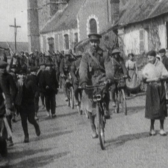 Soldaten auf dem Fahrrad