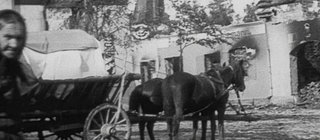 Schwarz-weiß Bild von Menschen während des Ersten Weltkriegs.