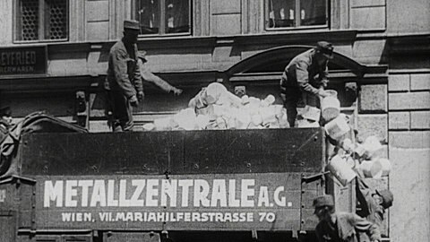Metallwaren werden auf LKW geladen