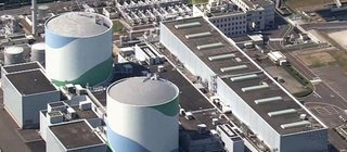 Luftaufnahme eines Atomkraftwerks.