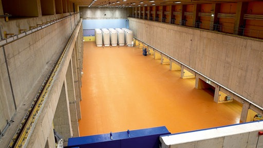 Innenansicht eines Zwischenlagers.