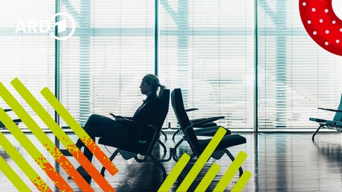 Person in einem Wartesaal