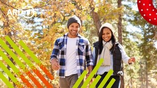 Frau und Mann im Wald