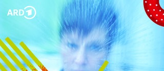 Man sieht ein verschwommenes Bild einer Frau