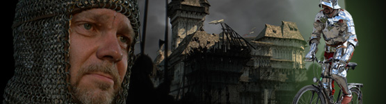 Montage: Rechts ein Ritterdarsteller, im Hintergrund eine computeranimierte Burg davor ein Ritter auf einem Fahrad. (Quelle: SWR)