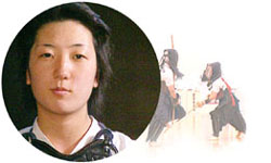 Portrait der Naginatakämpferin Yumi Nakachira